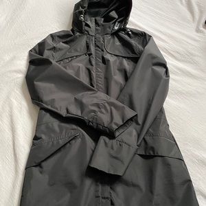 RAIN COAT LOLE DOWN BLACK BUTTOCKS